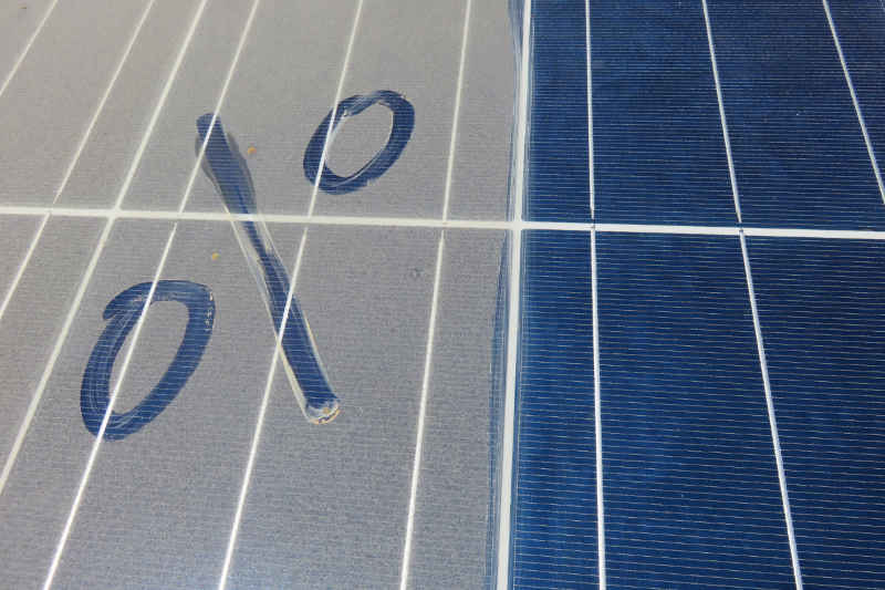 dirt on solar panels affects efficiency and output